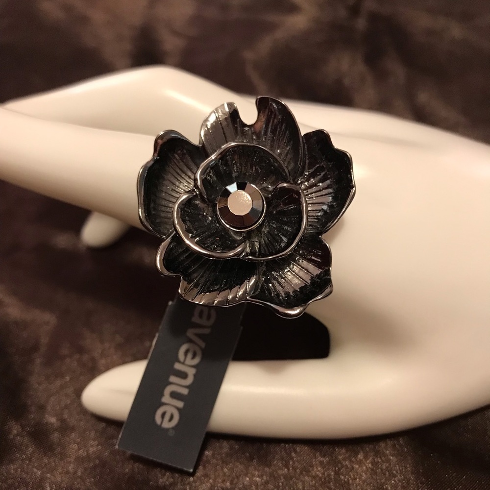 Gunmetal black flower ring one size - Picture 1 of 8
